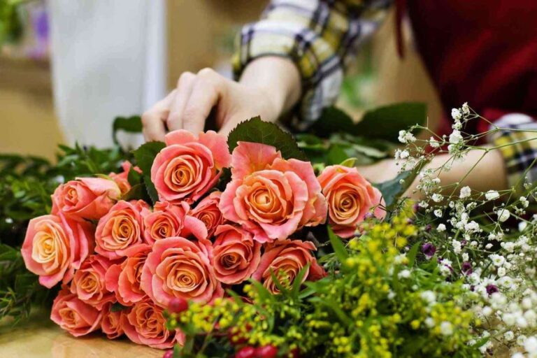 The Advantages Of Hiring A Florist To Assist You In Choosing Wedding Flowers